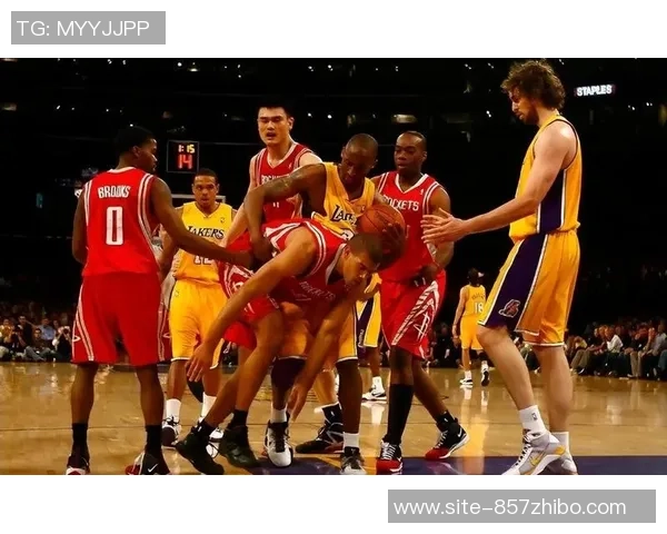 2009年湖人对阵火箭经典对决回顾及精彩瞬间分析